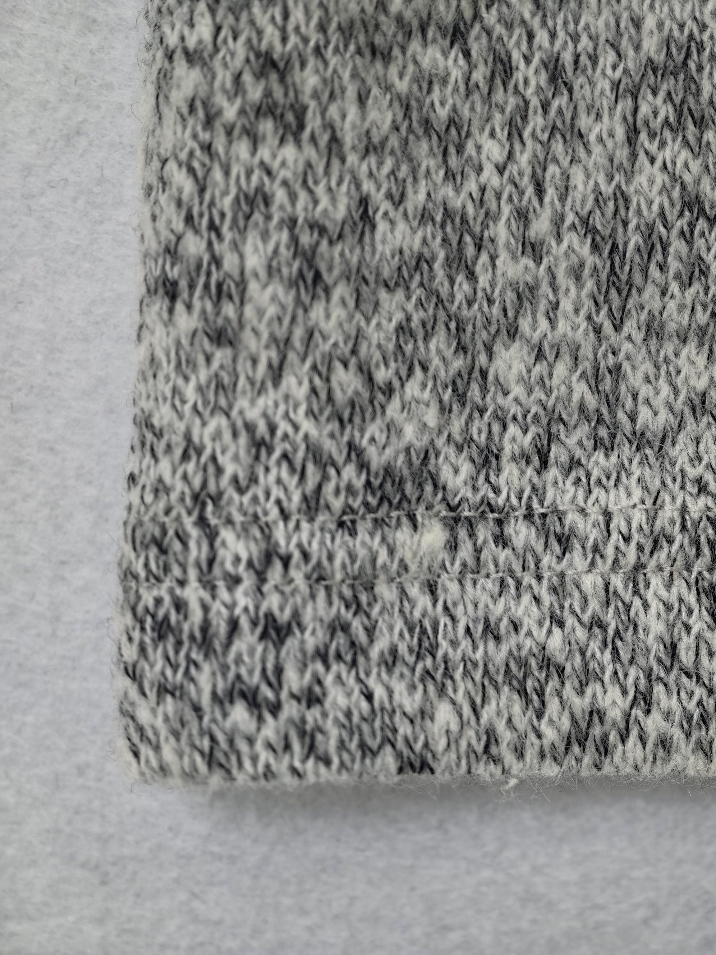 Mélange knit pocket texture and stitching detail