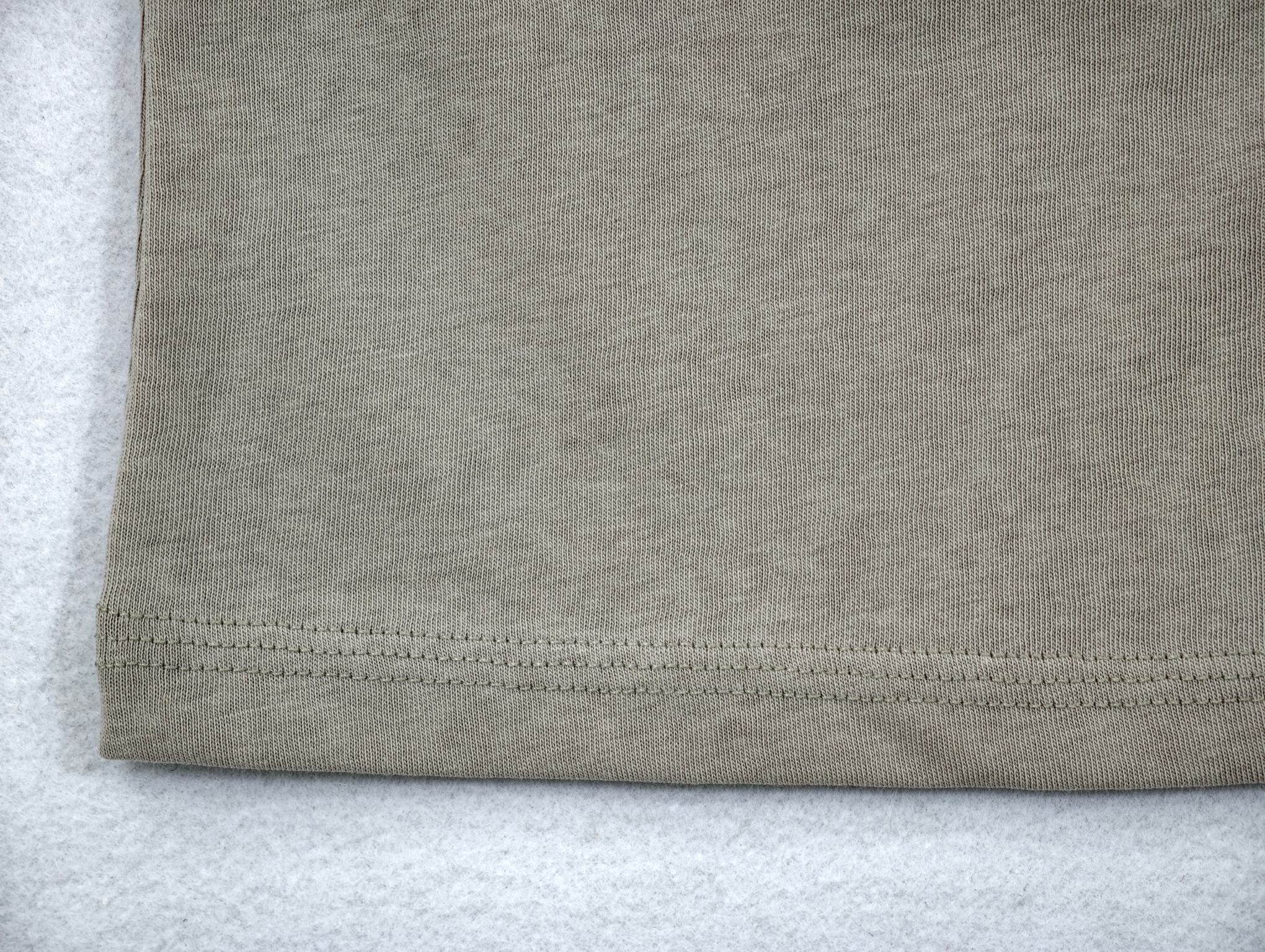 Smooth jersey surface and twin-needle hem detail