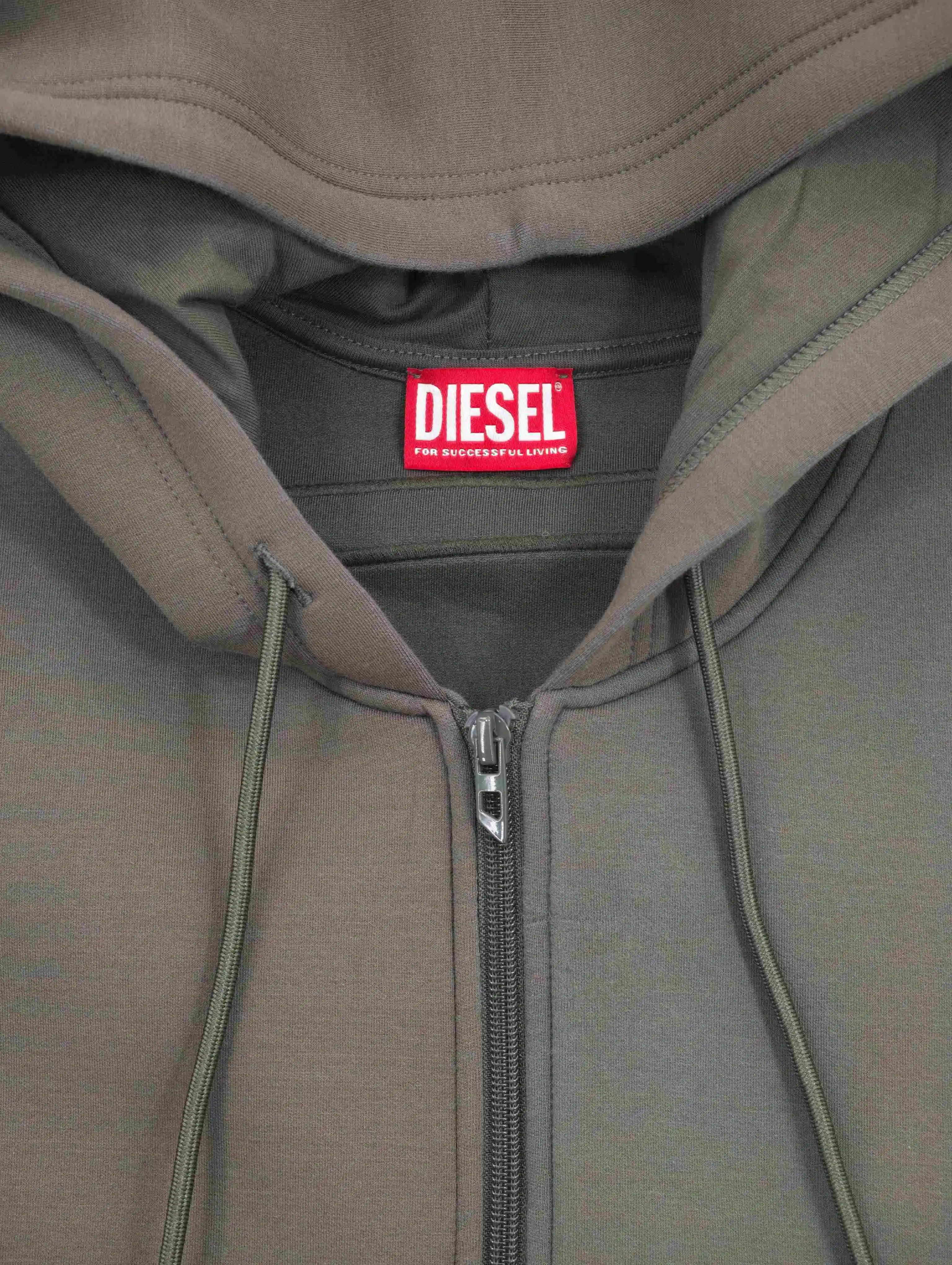Drawcord hood, zipper and custom woven neck label