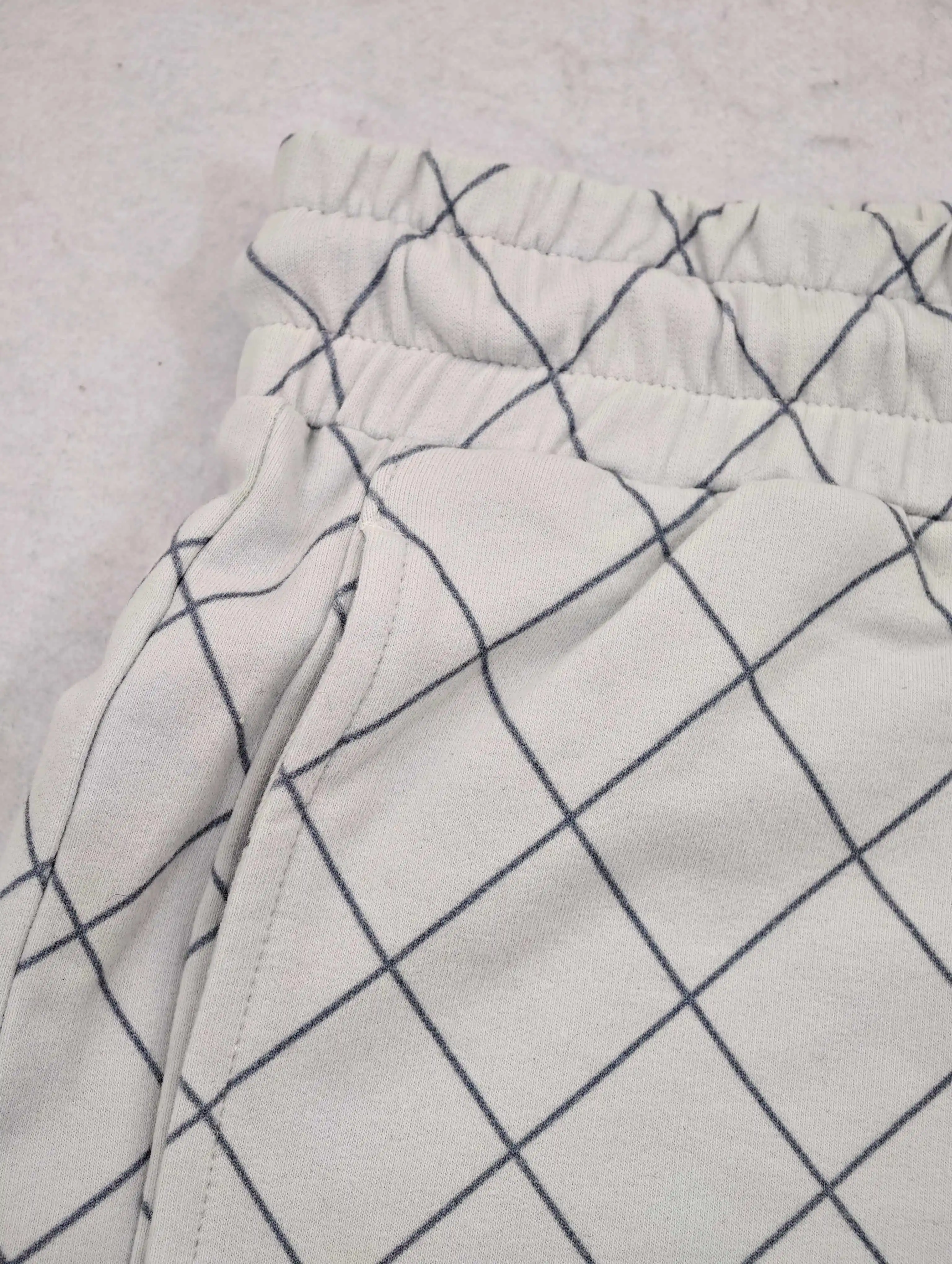 Diagonal grid pattern and angled side pocket detail