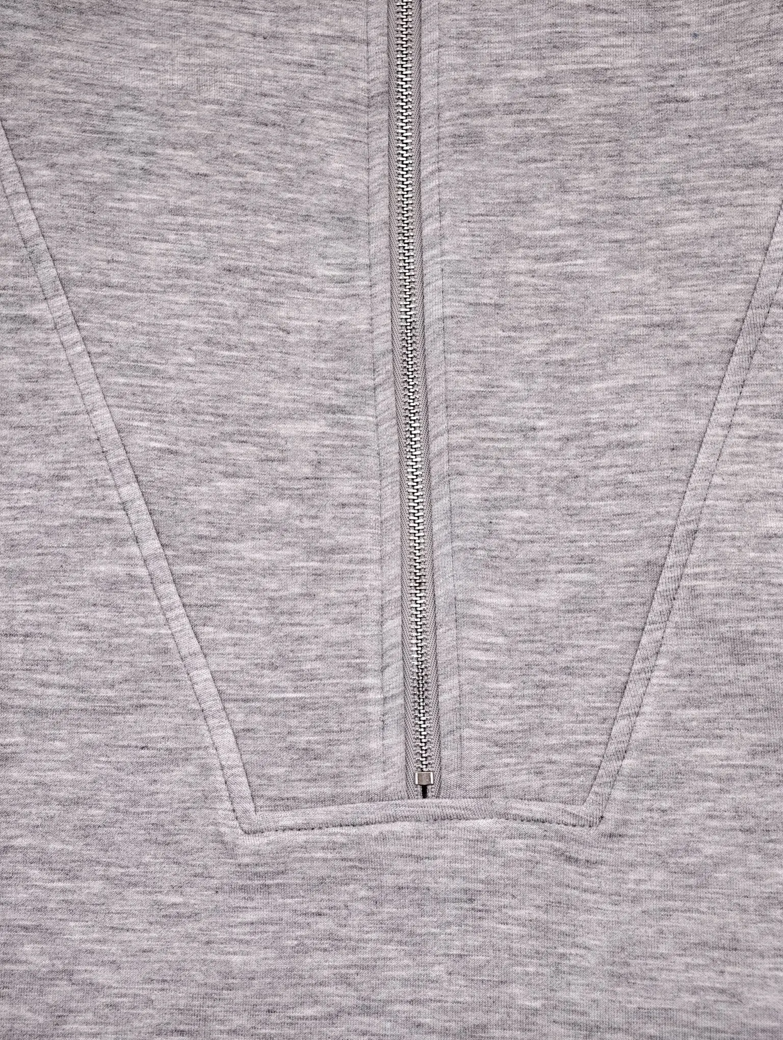 Metal half zipper with symmetrical V-panel seams