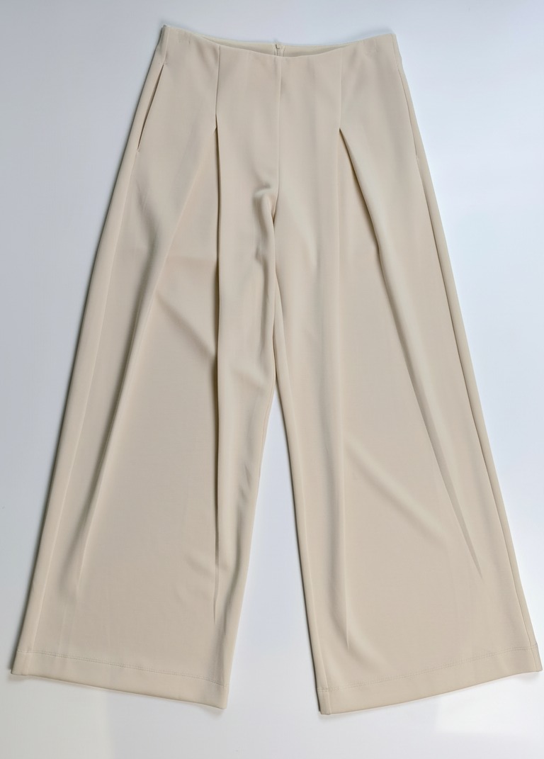 Deep front pleats and wide-leg flat product view