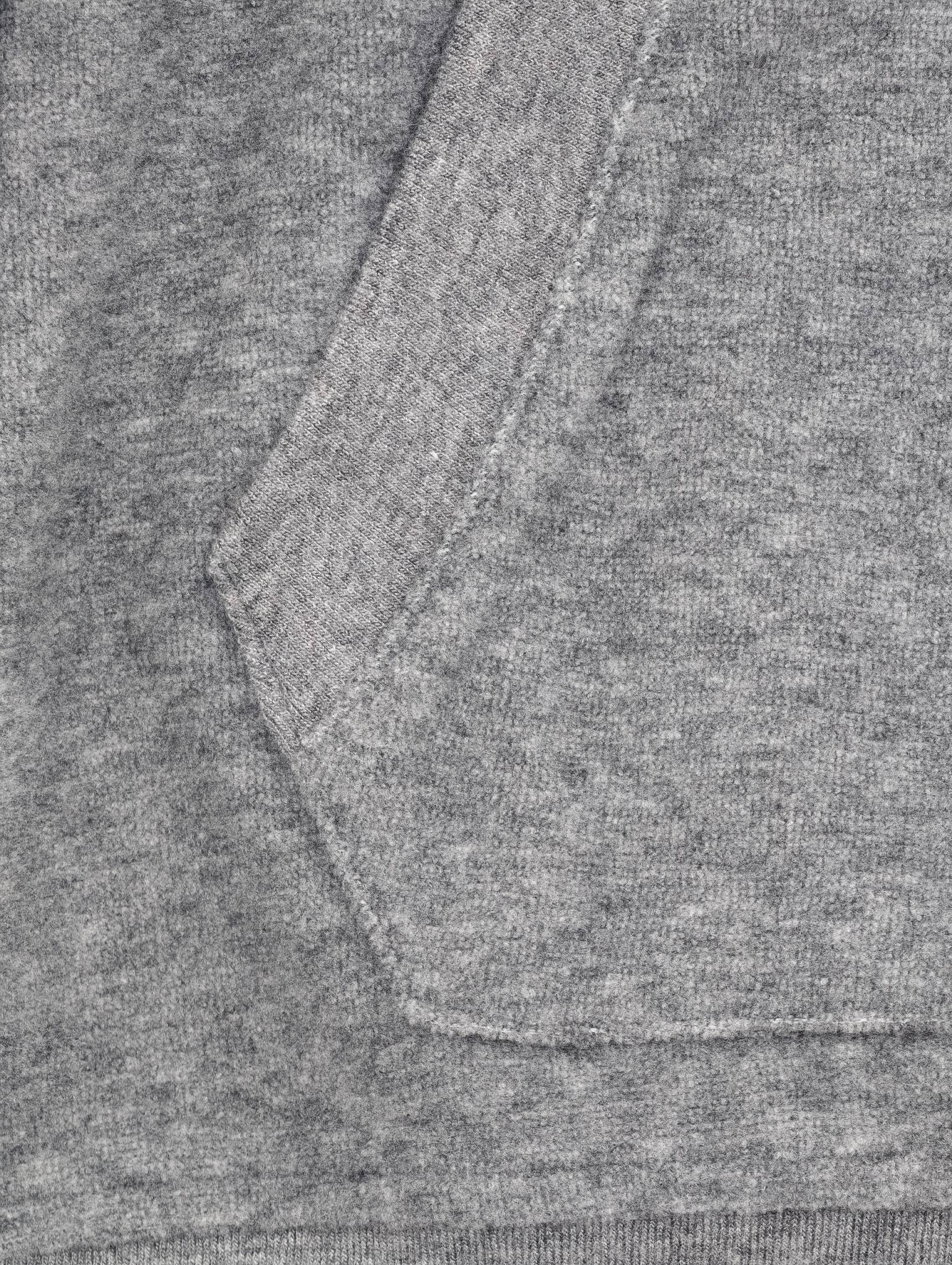 Split kangaroo pocket with reinforced edge stitching detail