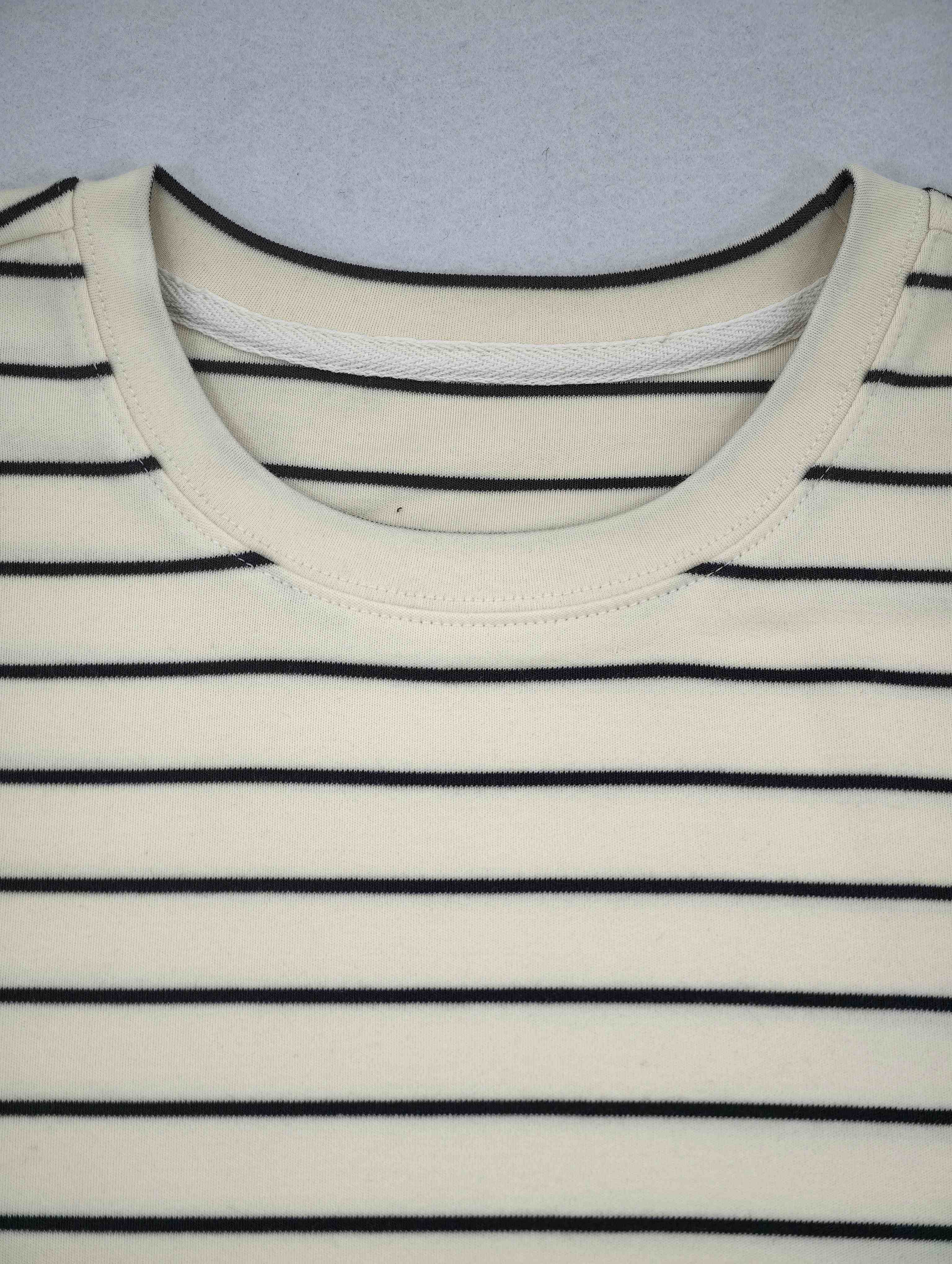 Contrast-bound neckline for private label sampling
