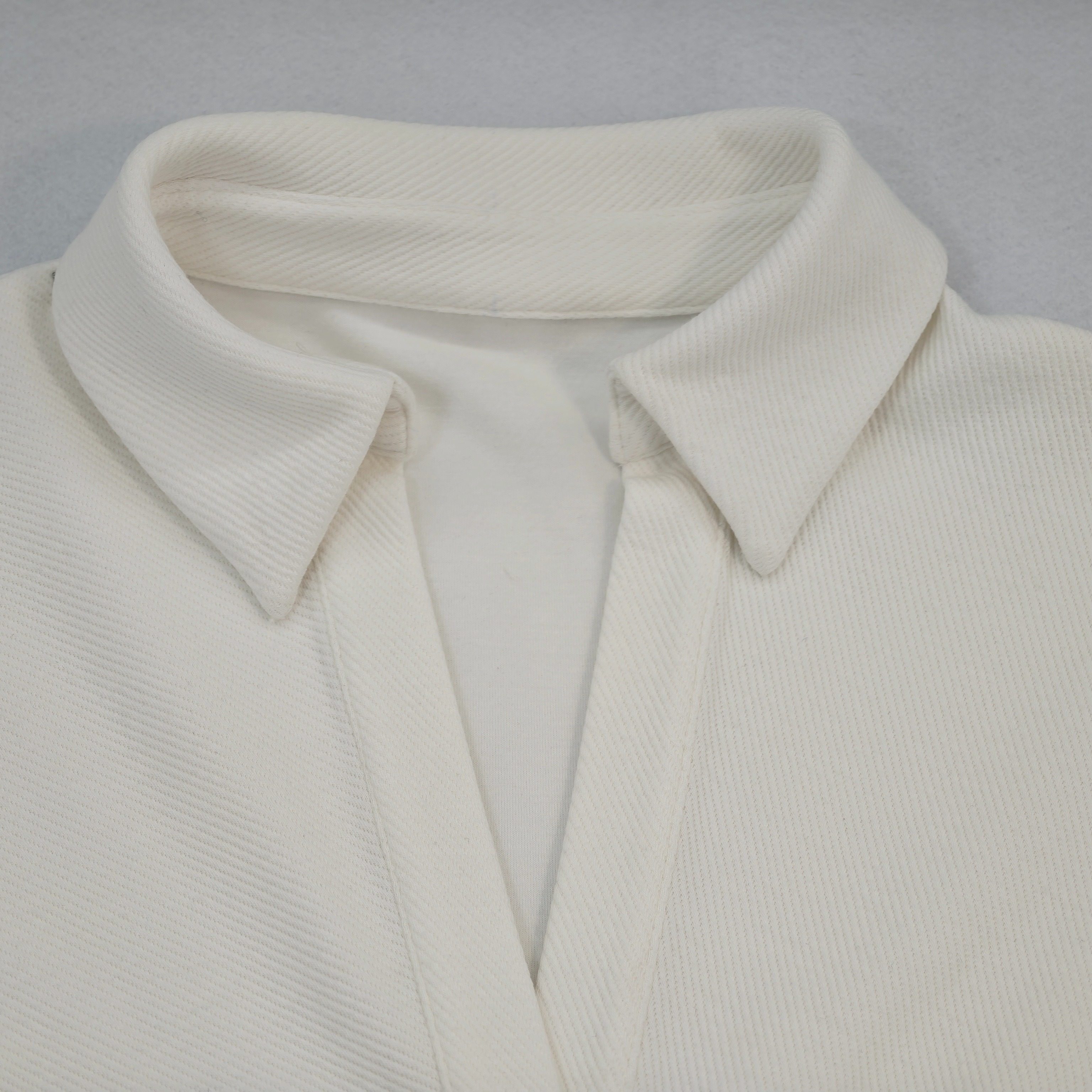 Structured collar finish for private label sampling