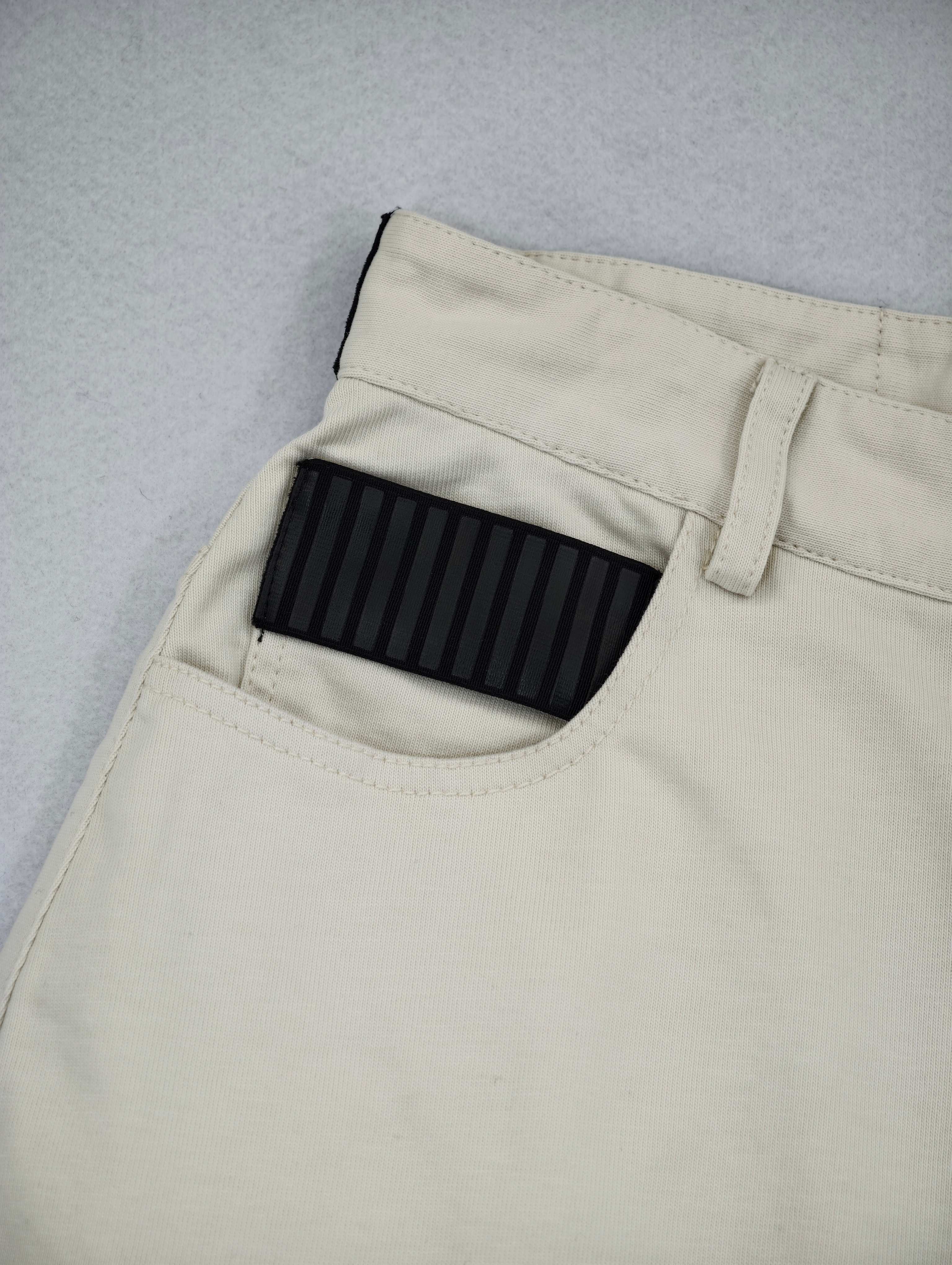Private label curved pocket with contrast rib insert