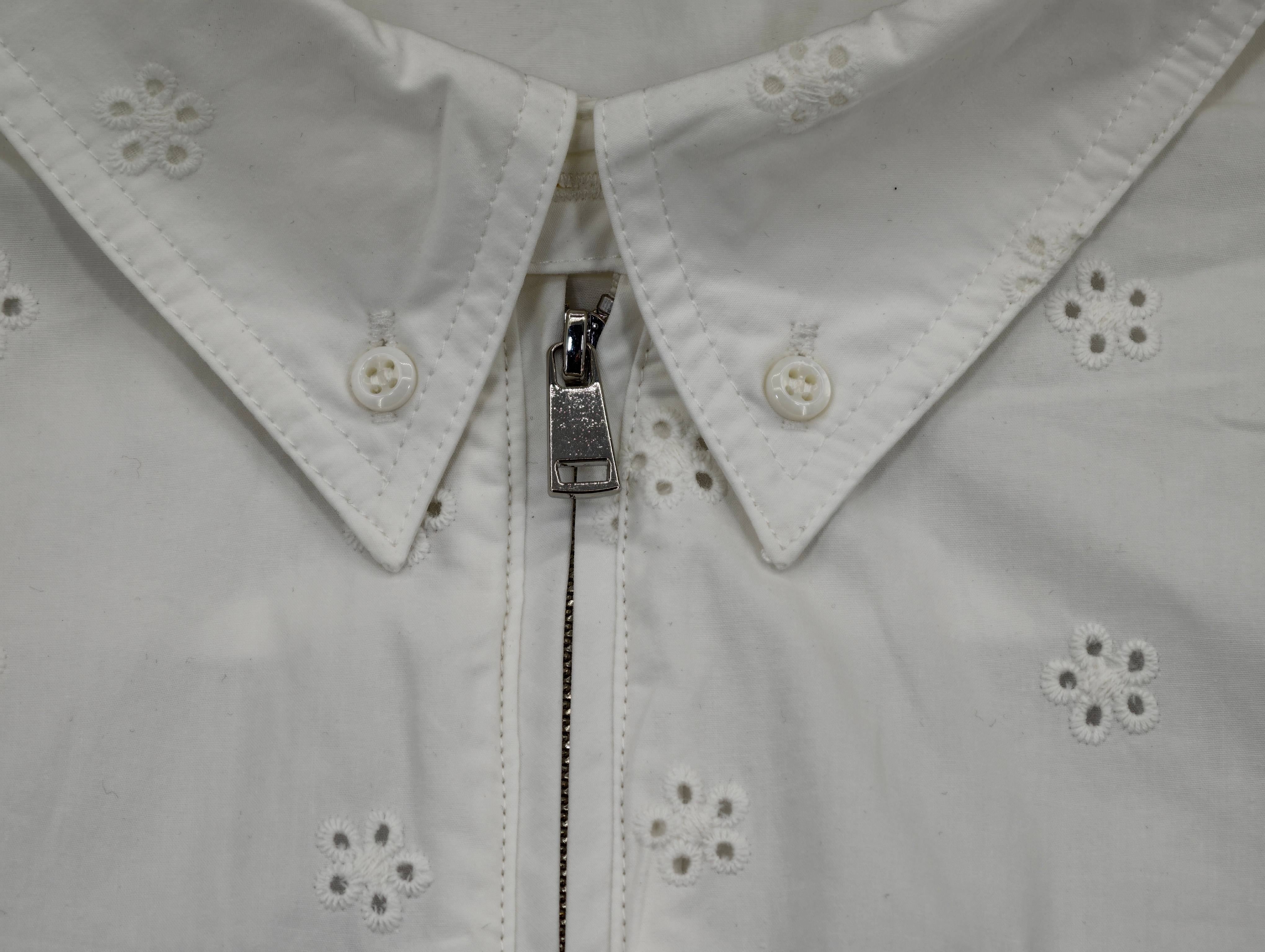 OEM pointed collar and metal zipper detail