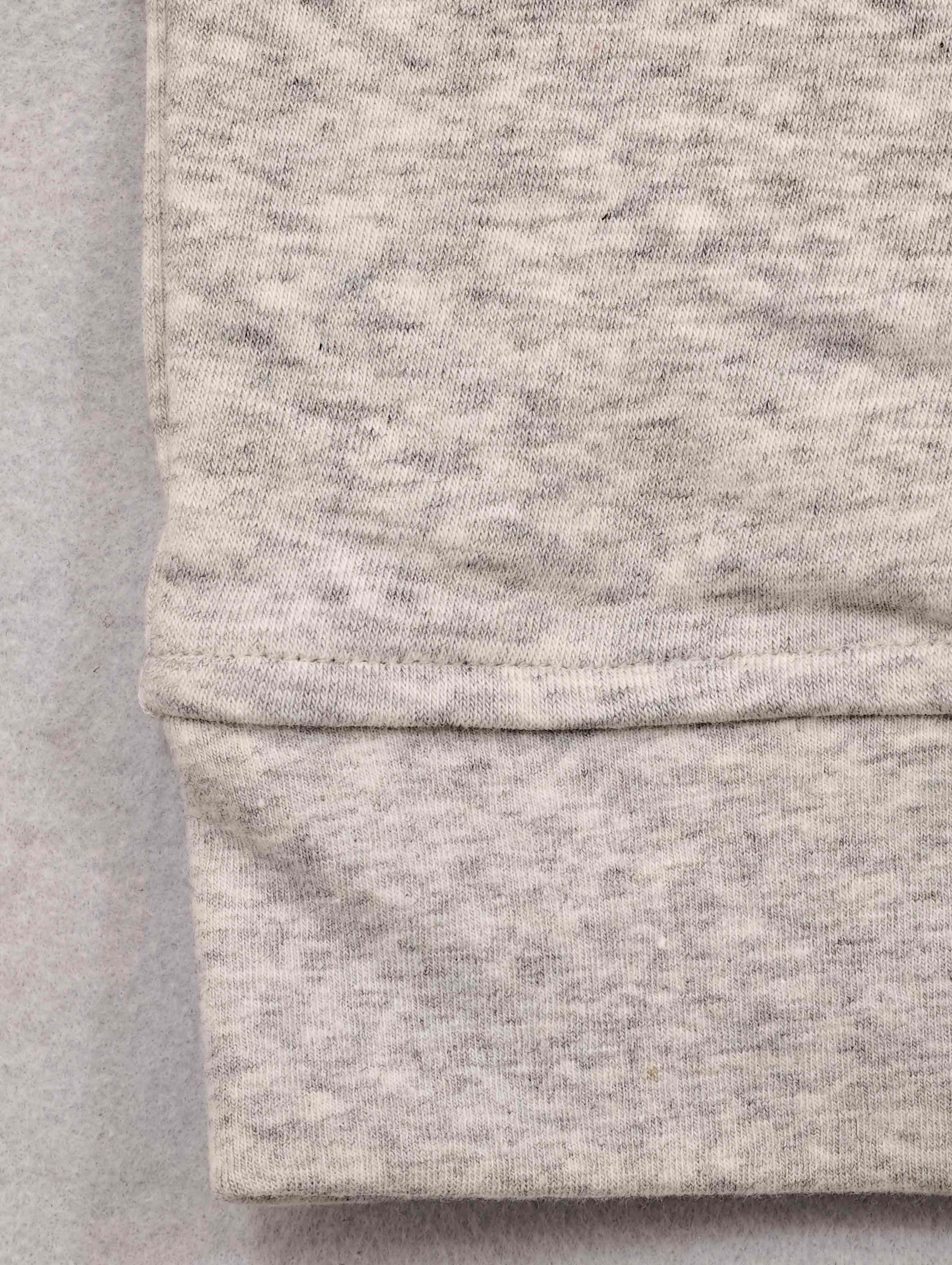 Stretch ribbed cuff and sleeve finishing detail
