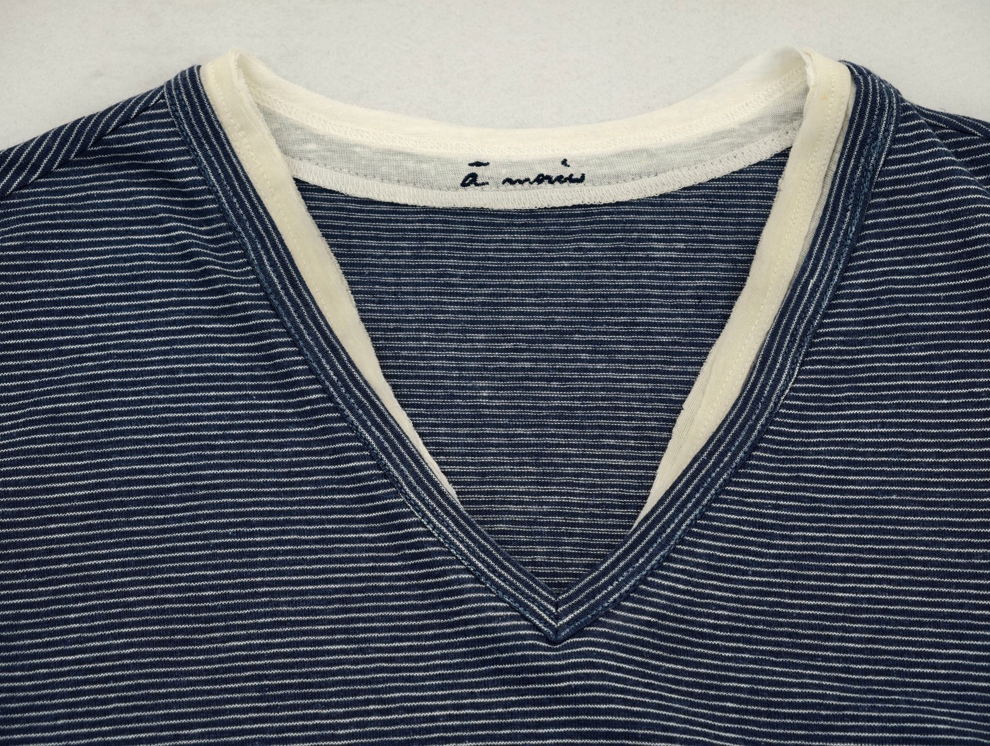 Contrast V-neck binding with embroidered inner label