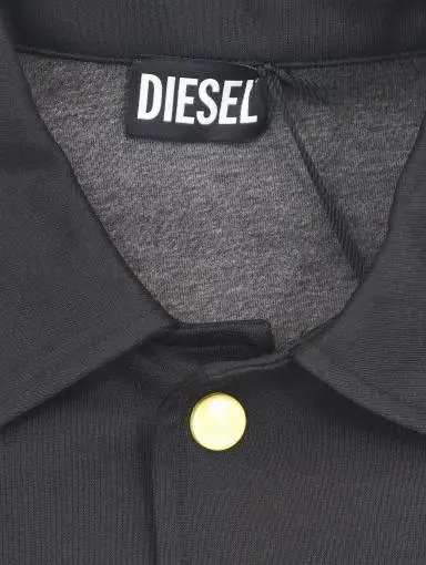 Turn-down collar, woven neck label and gold snap detail