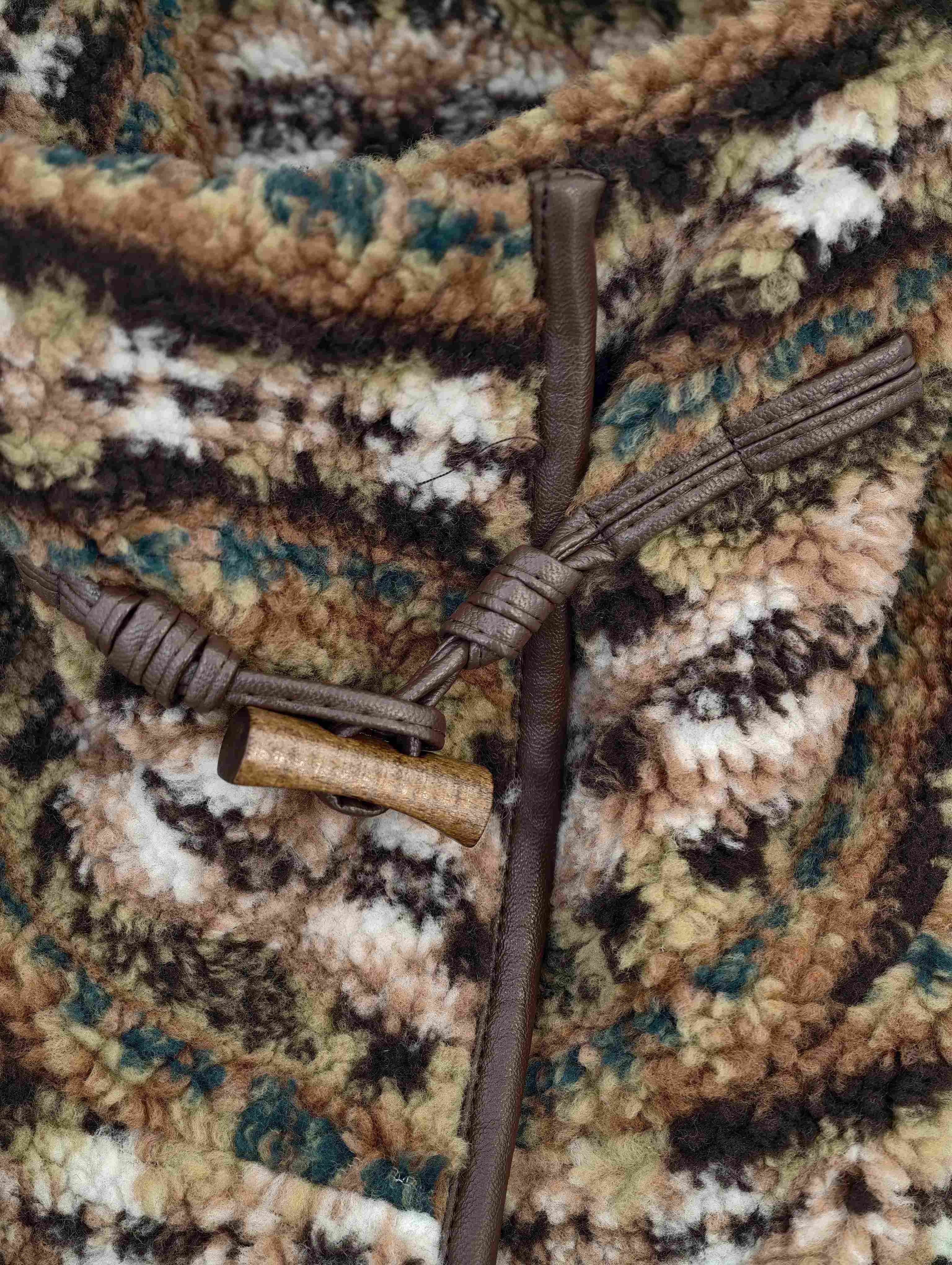 Toggle fastening and bound edge by a Sherpa manufacturer