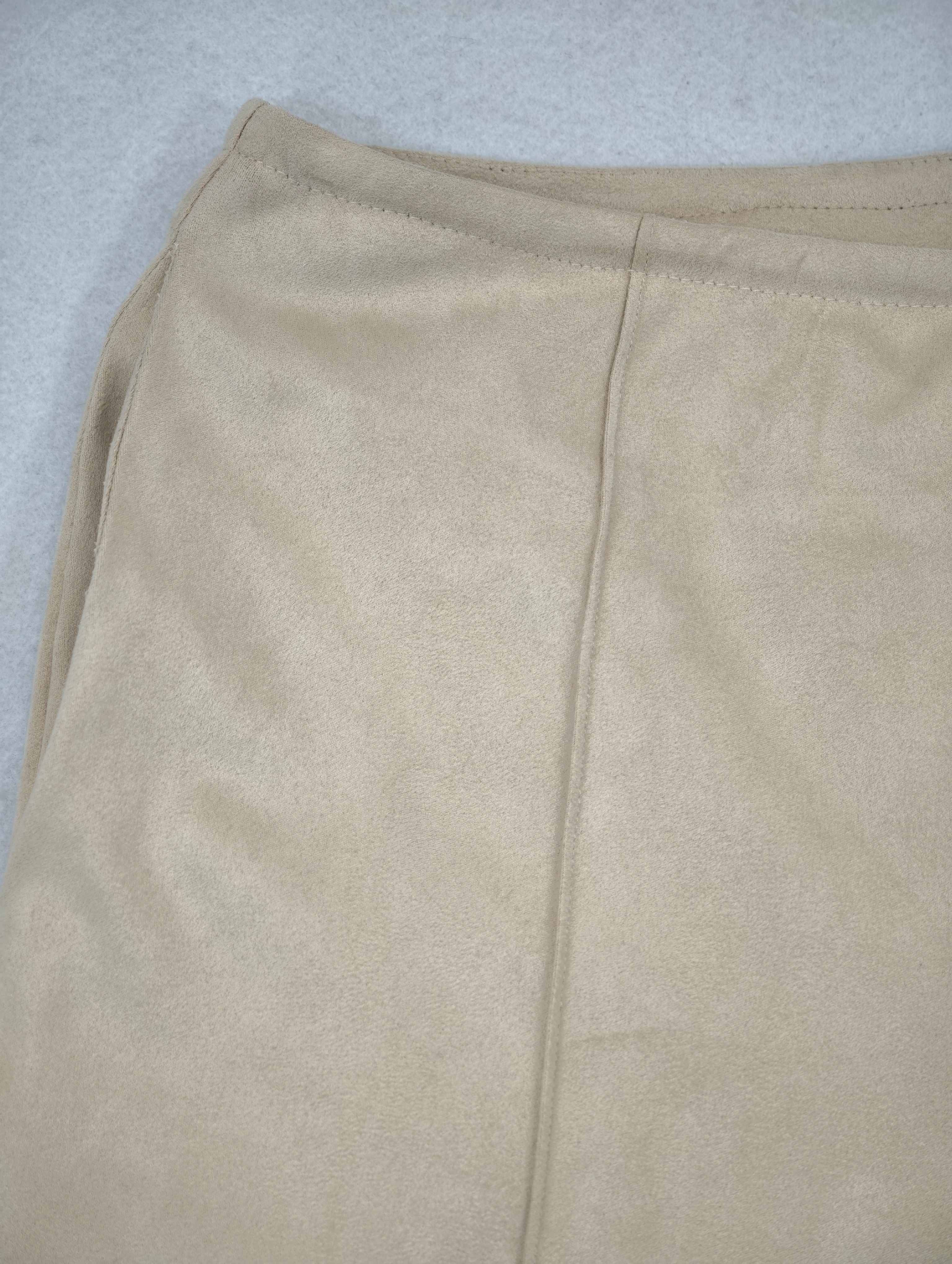 Clean waistband and seam construction by a pants supplier
