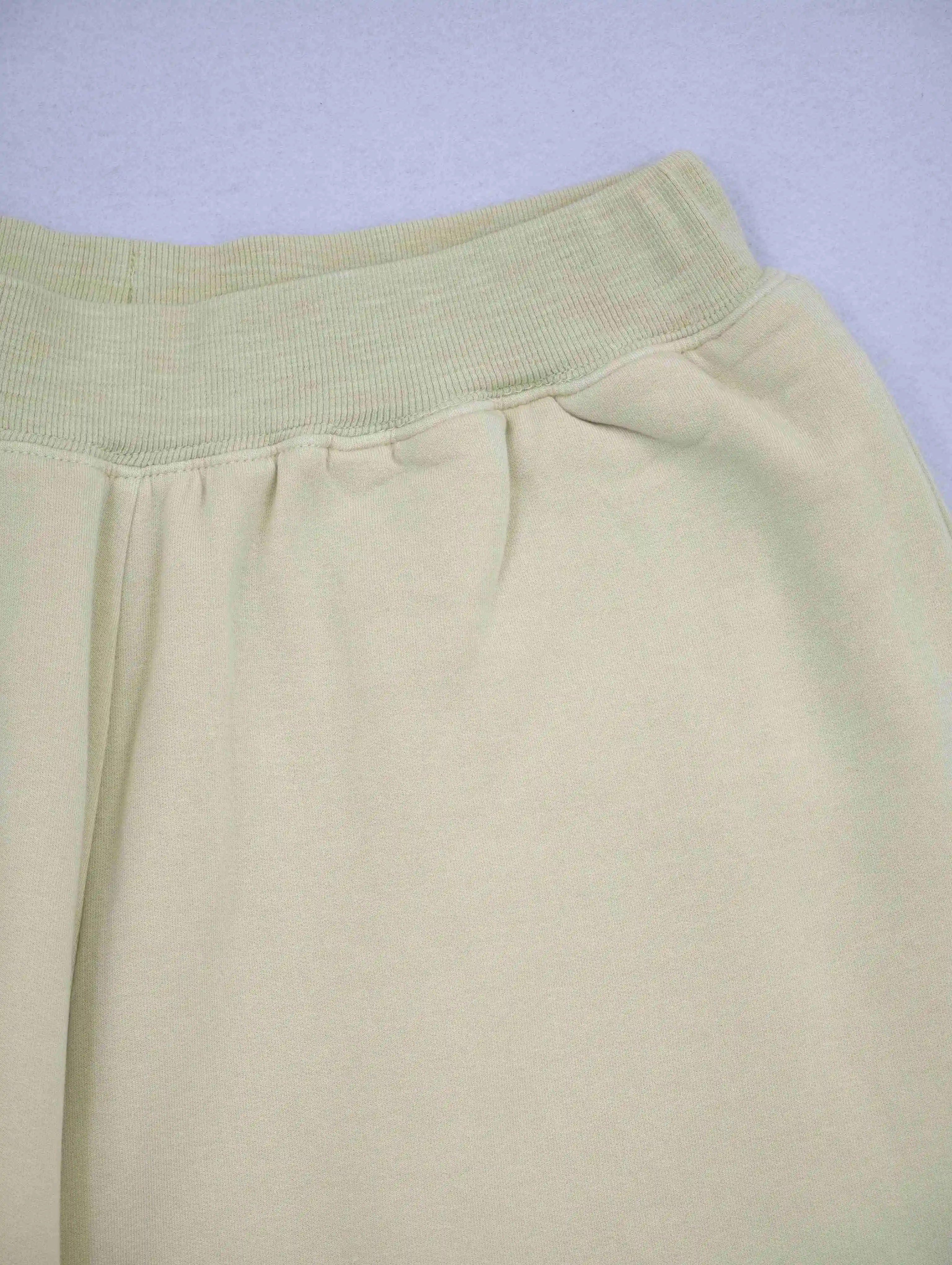 Stretch rib waistband and gathered front construction detail