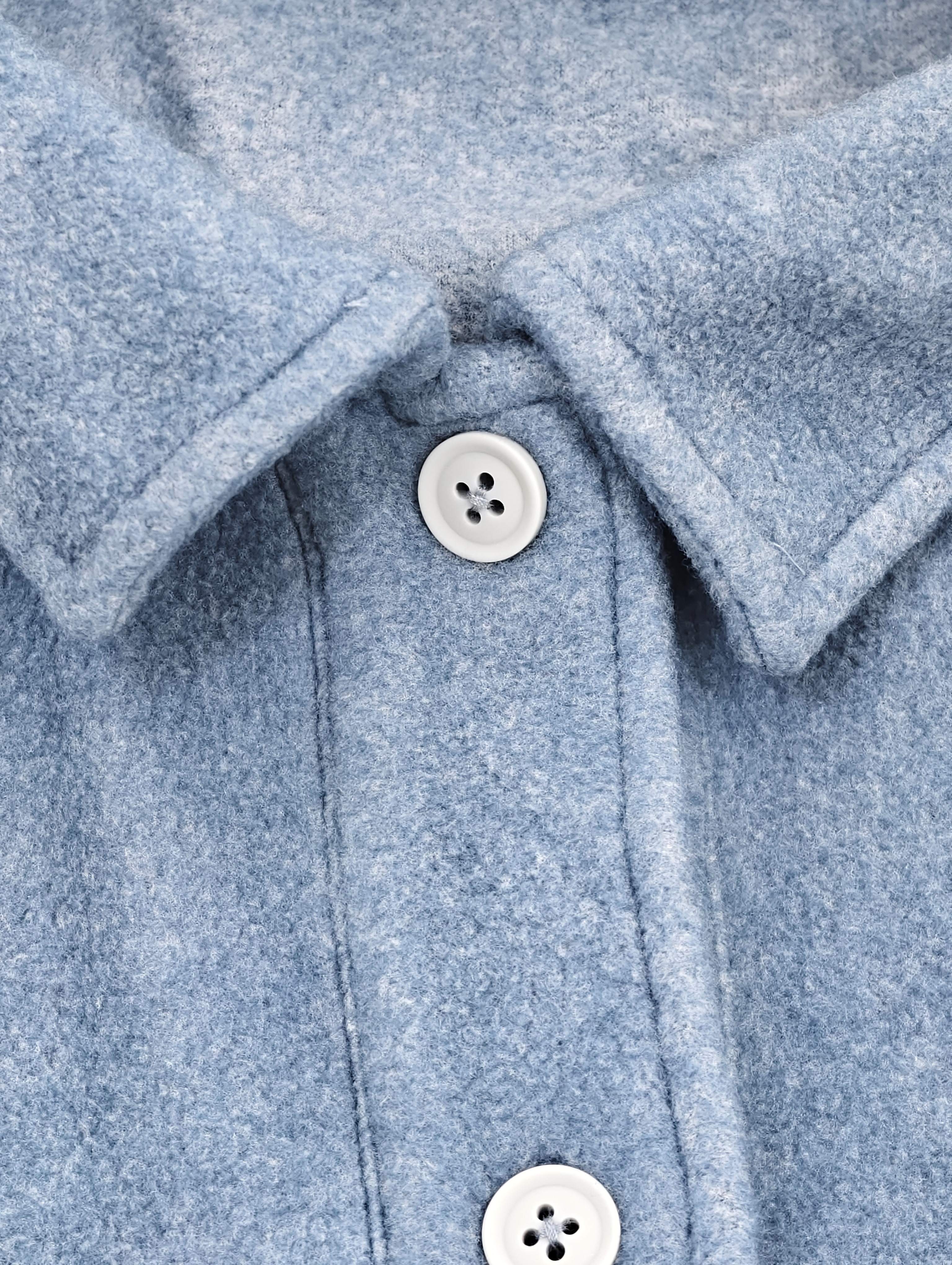 Spread collar and four-hole button fastening detail