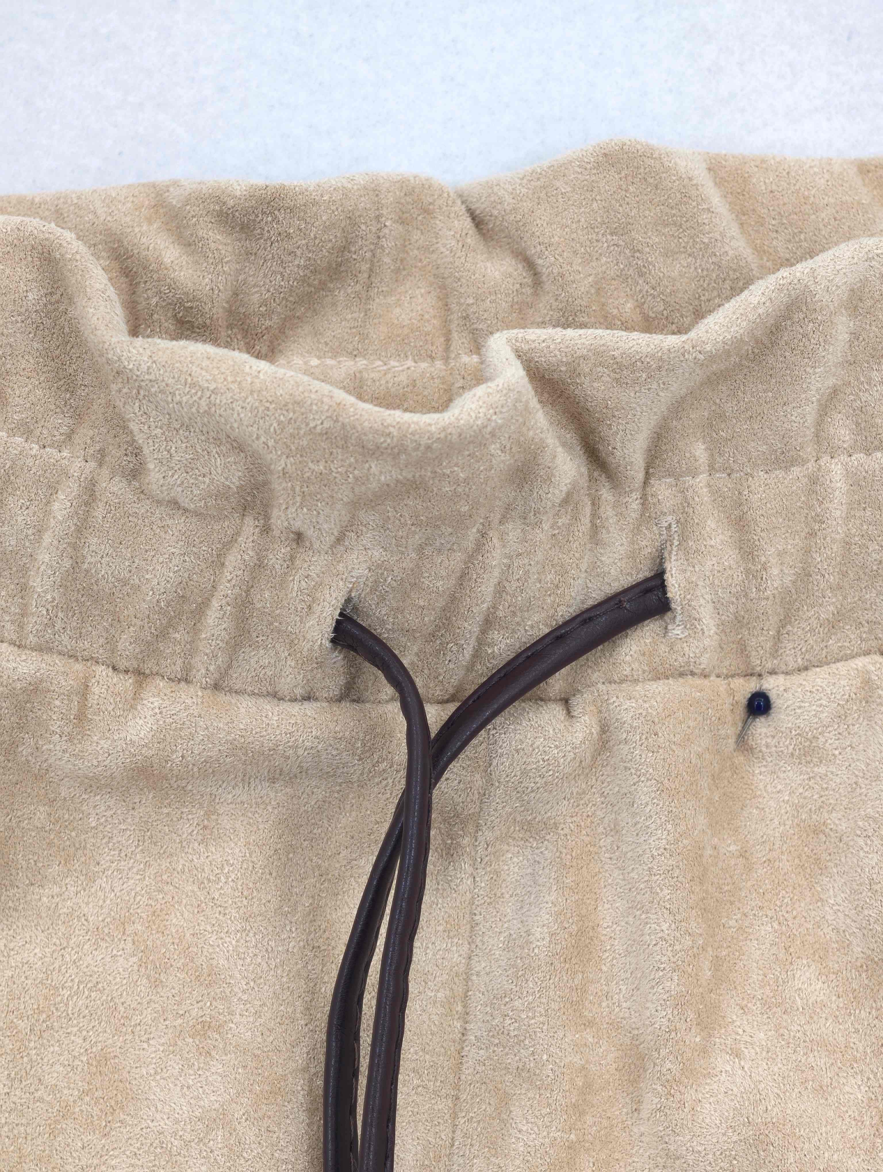 Elastic paperbag waistband with contrast drawcord detail