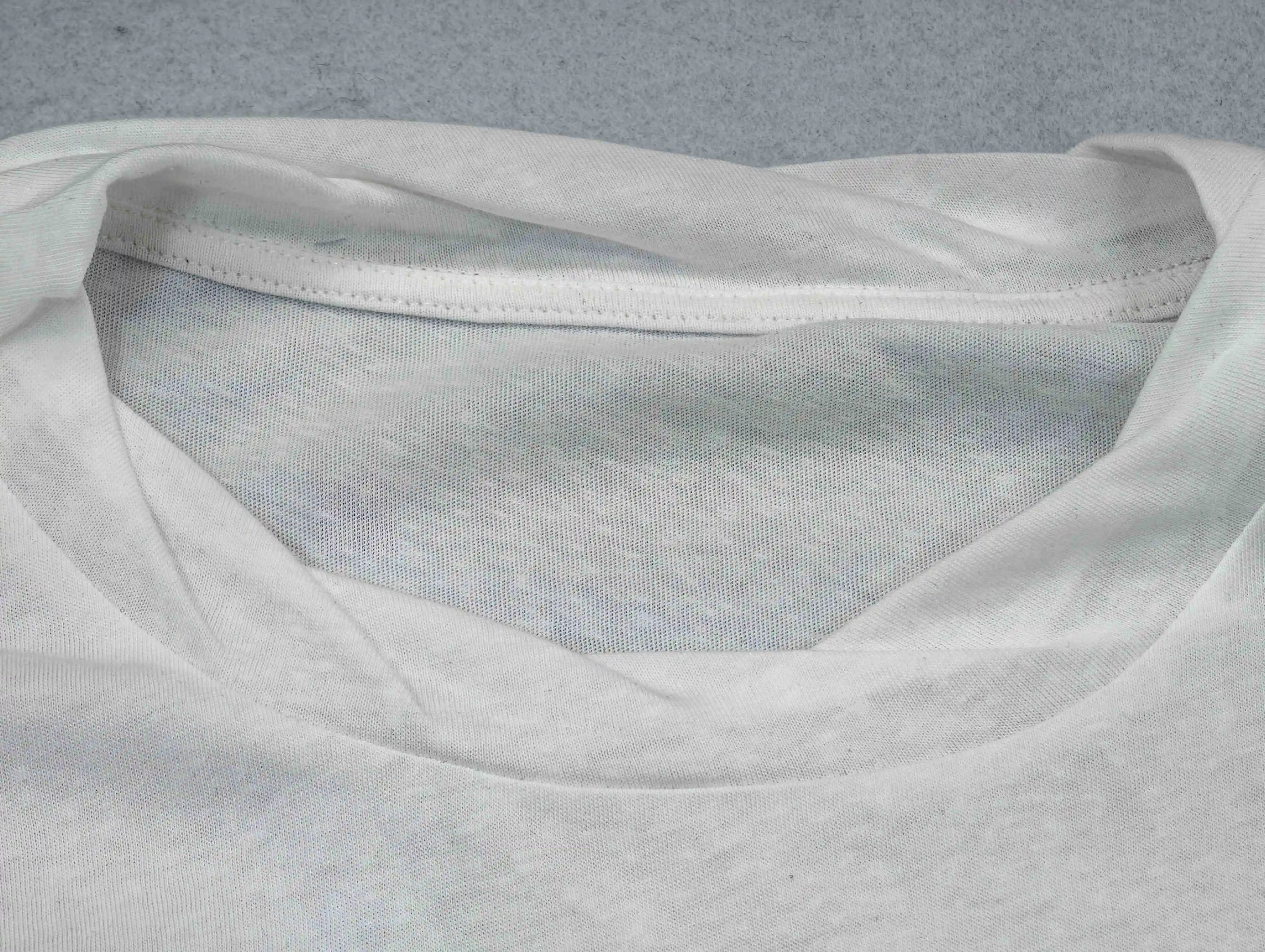 Soft crew neckline on lightweight cotton-blend slub jersey