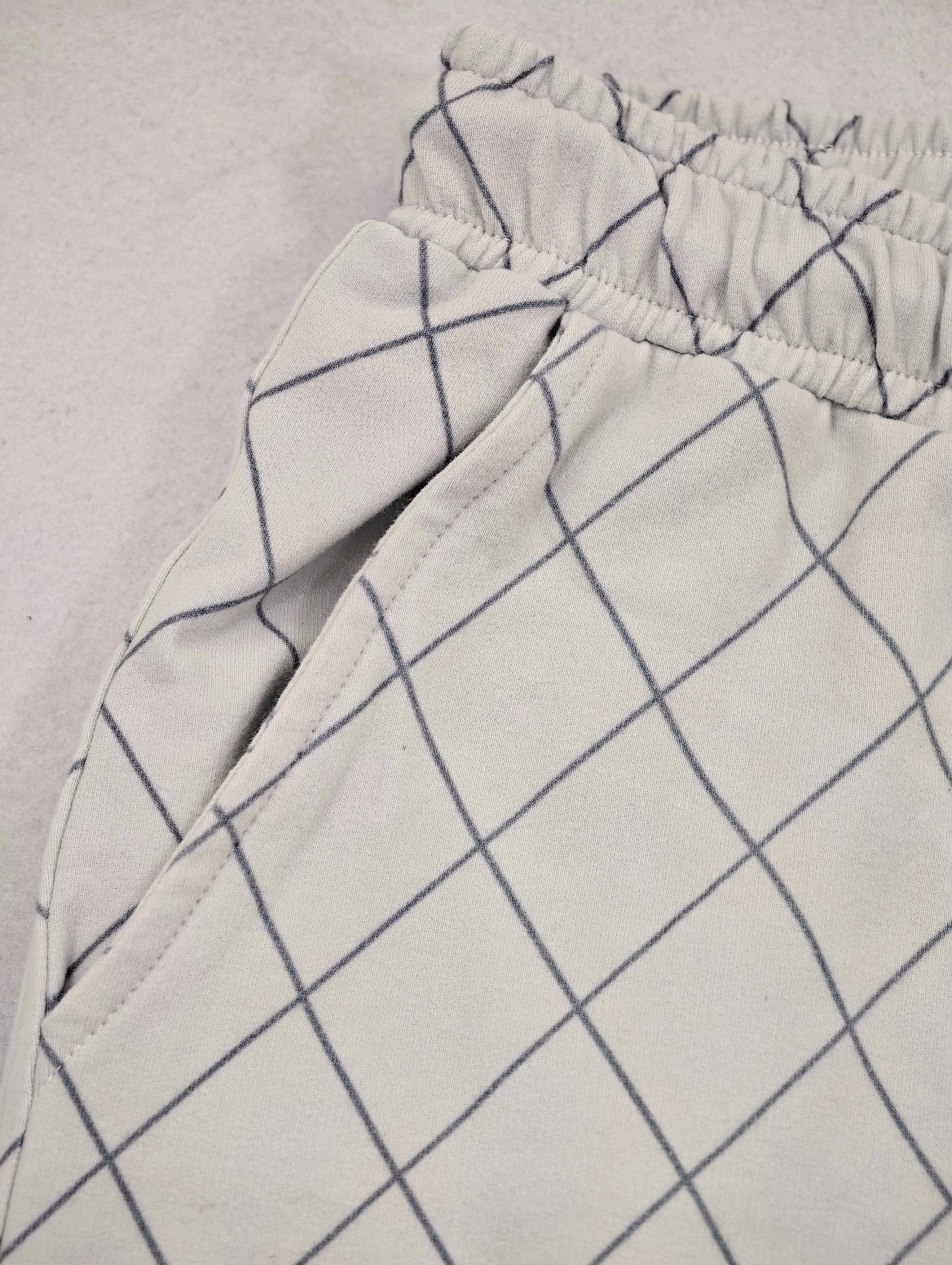 Elastic drawstring waistband and angled side pocket detail