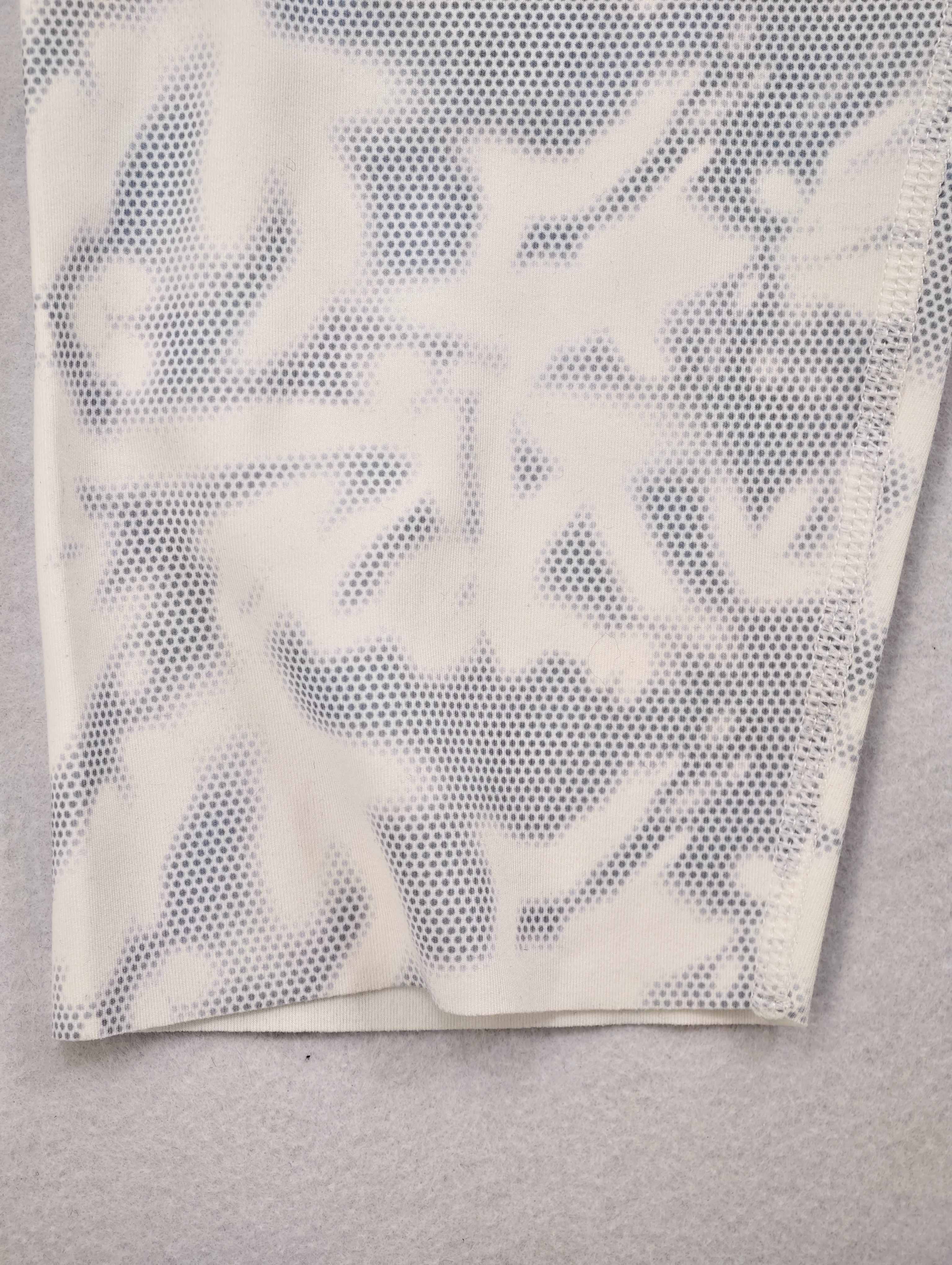 Printed ankle hem with clean flatlock seam detail