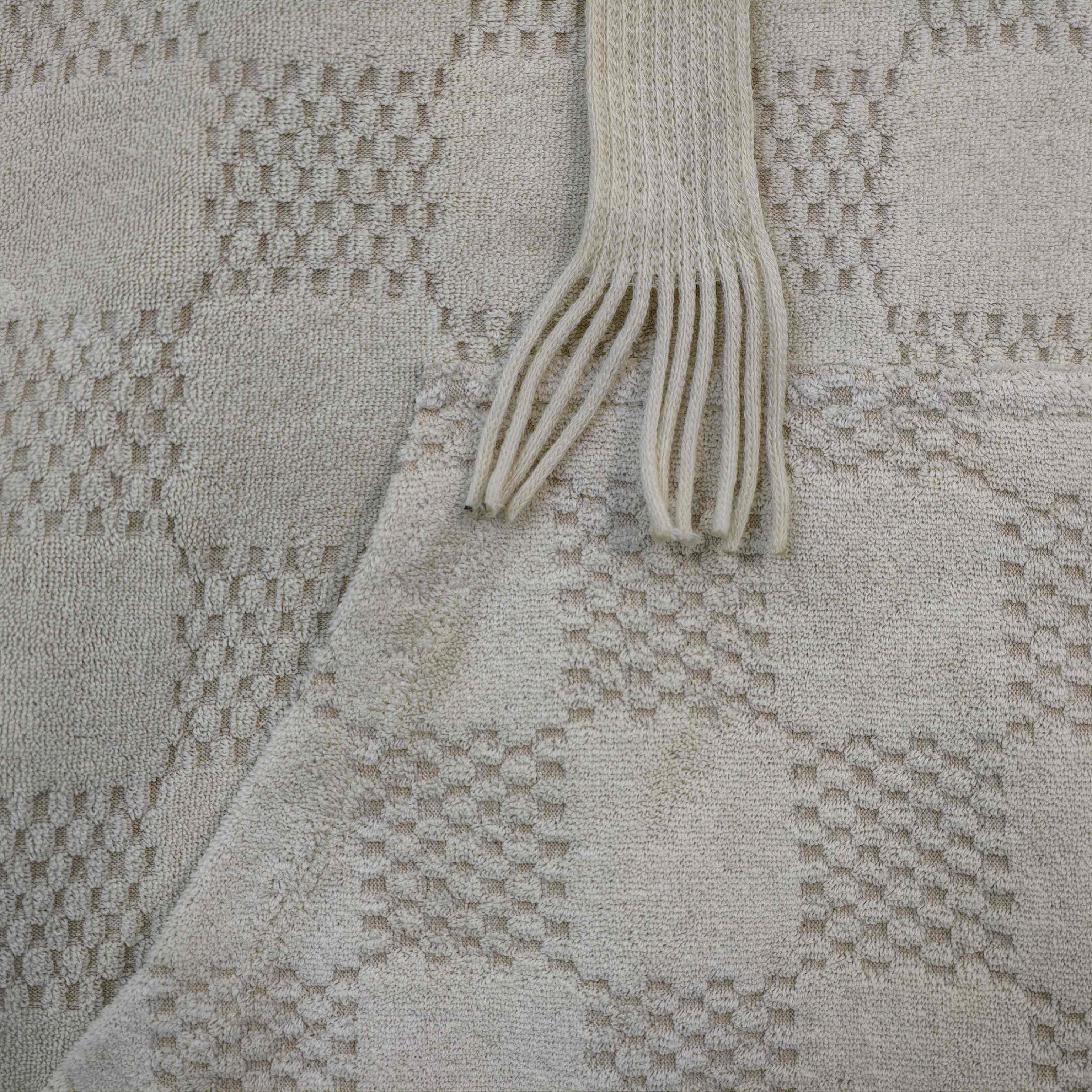 Tassel drawcord and kangaroo pocket construction detail