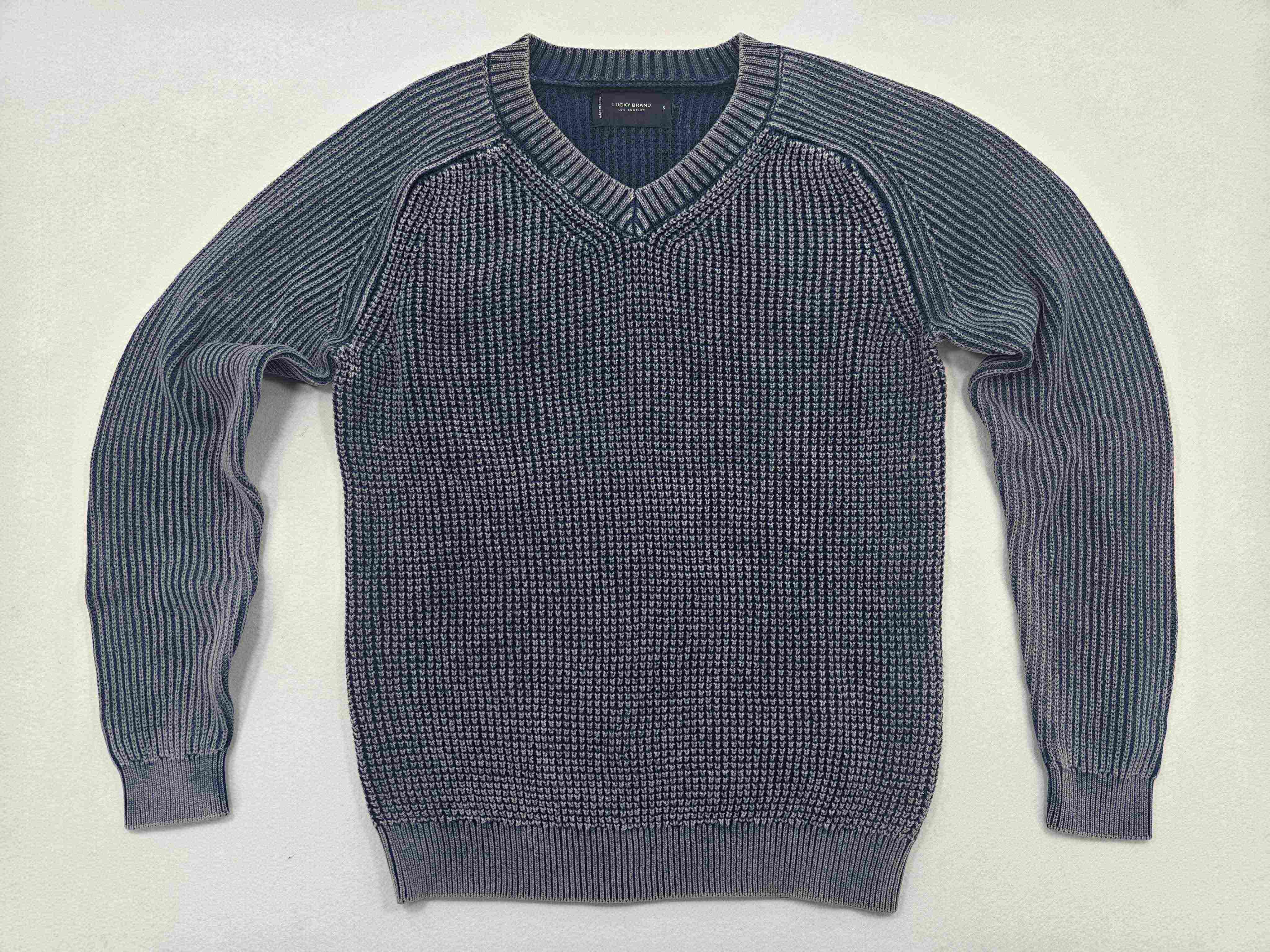 Blue 7-gauge cotton V-neck sweater front