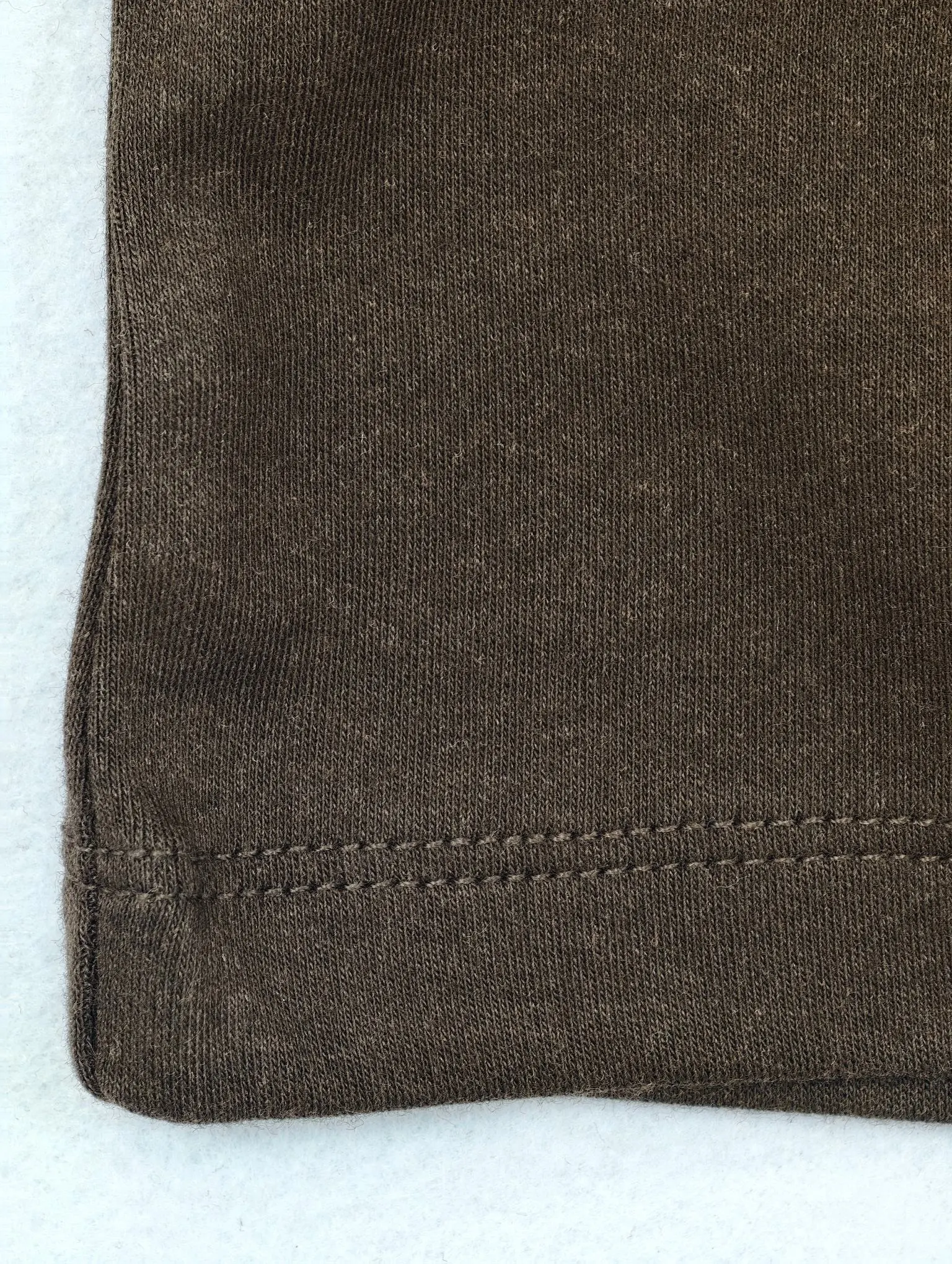 Stretch jersey texture with twin-needle hem finish