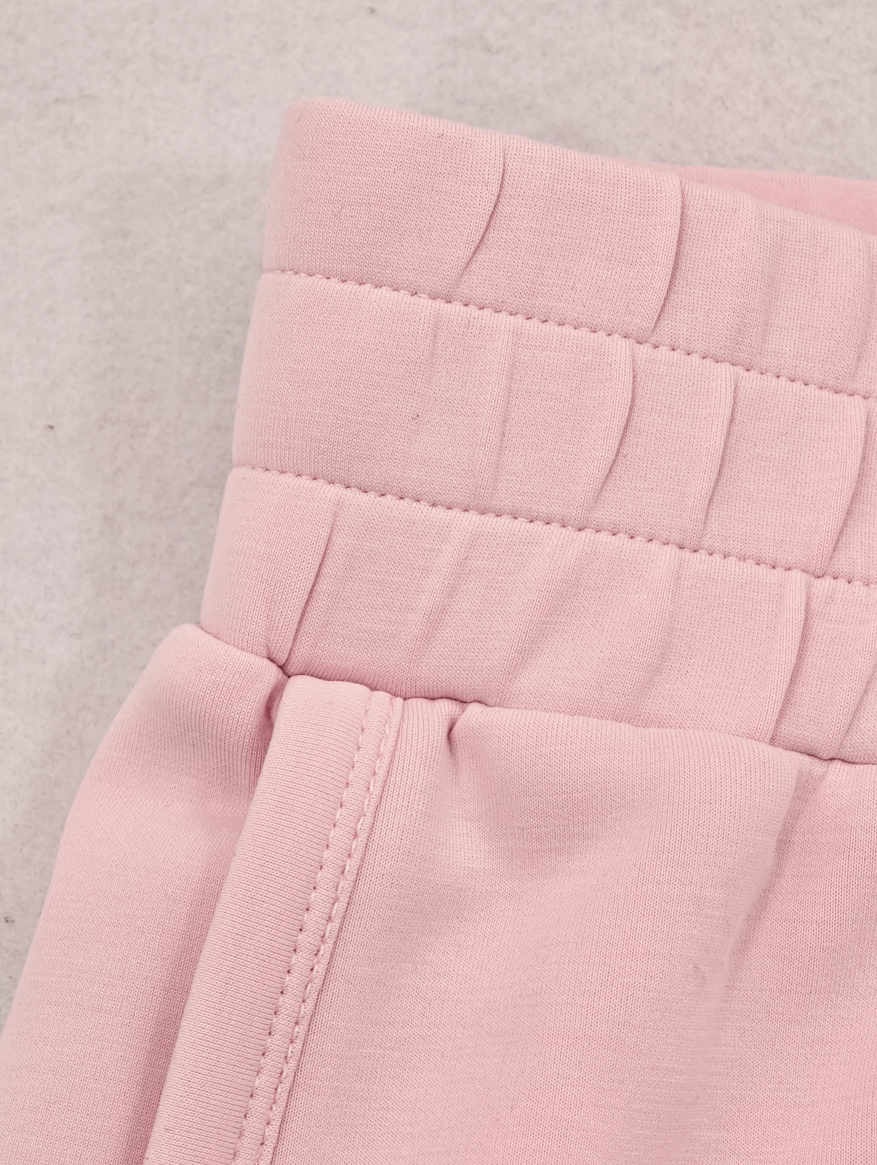 Multi-row elastic waistband and side pocket construction
