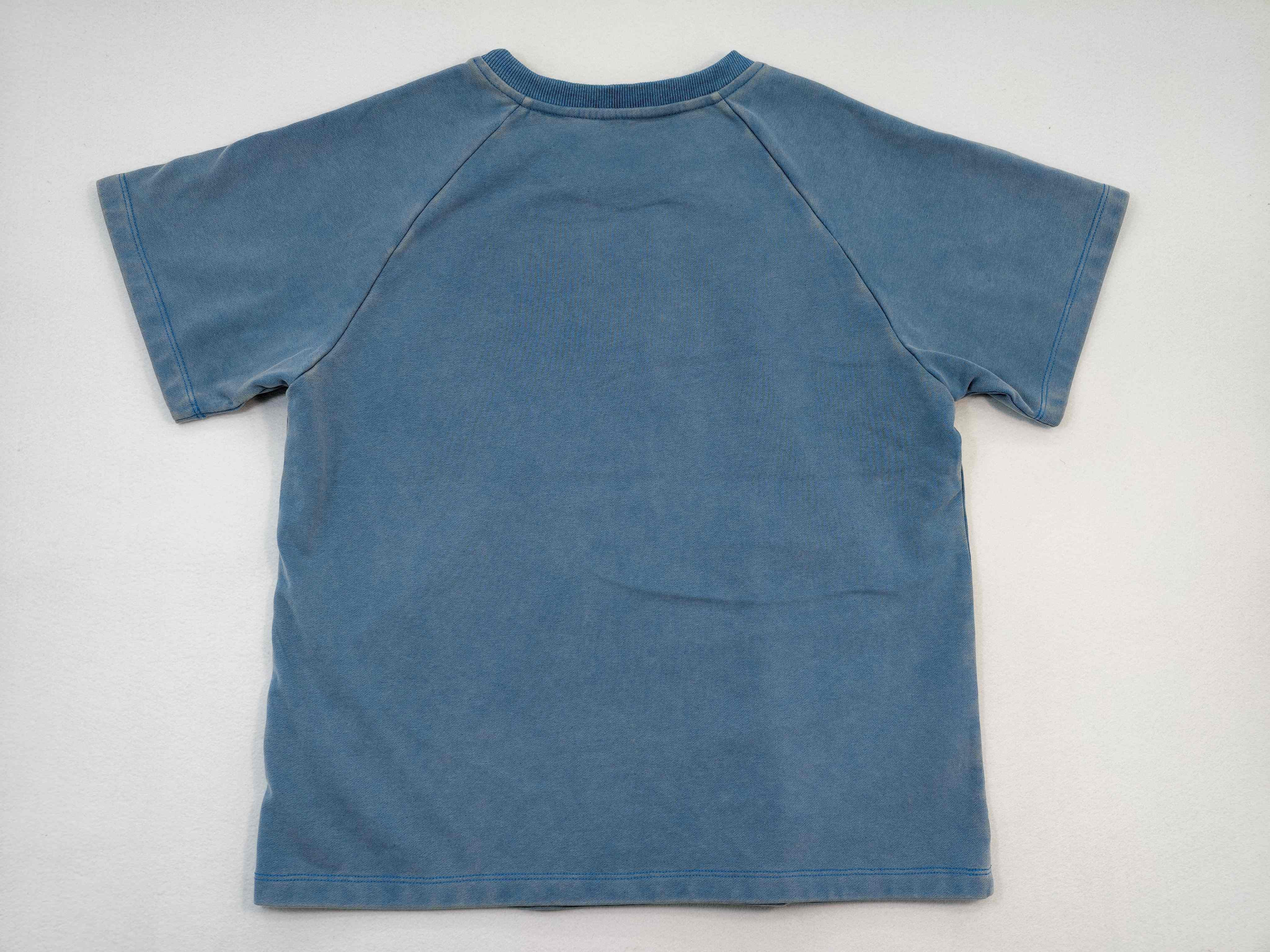 Raglan shoulder seams and ribbed crew neck detail