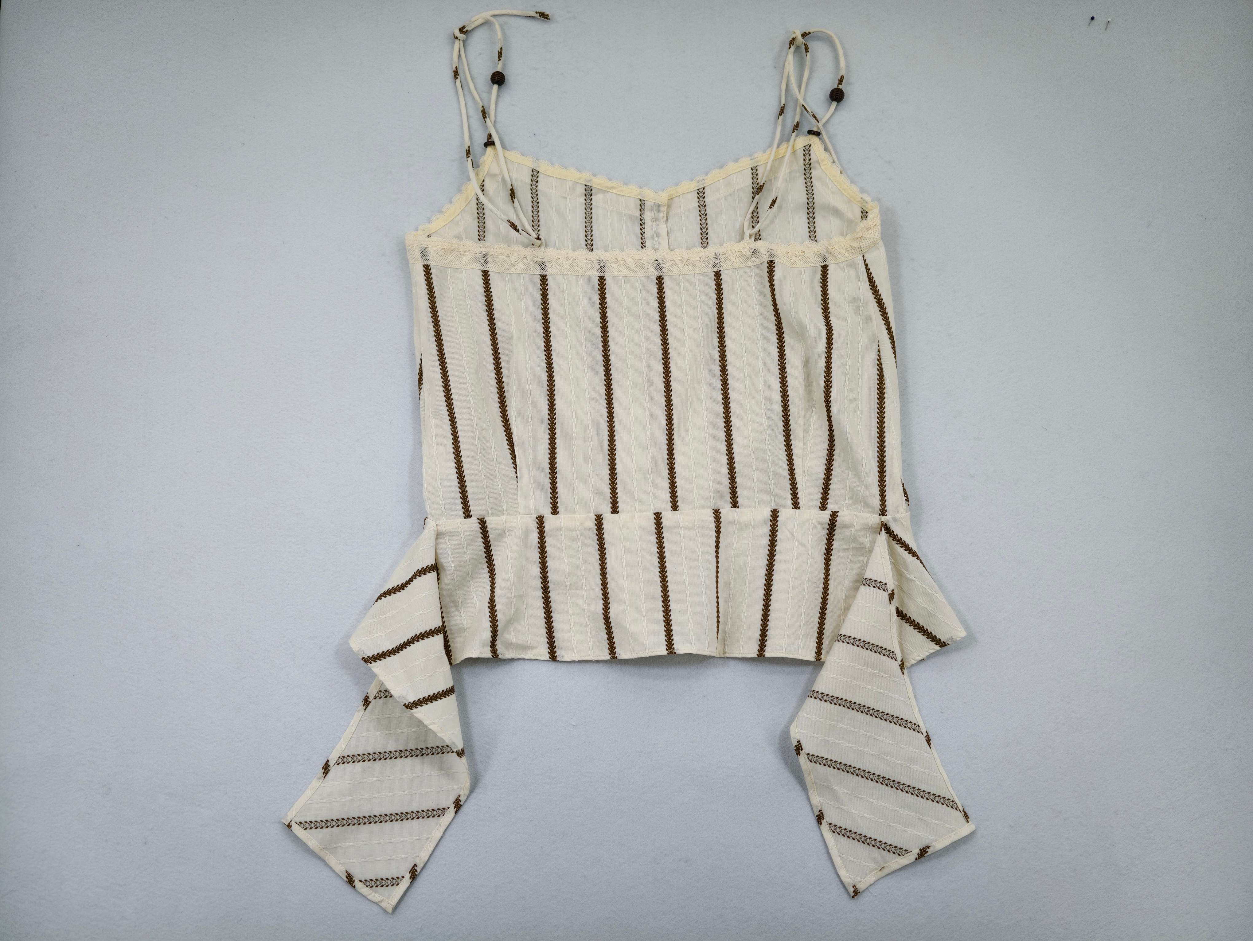 Back view with adjustable bead straps and flared side panels
