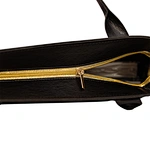 Tote bag
leather bag 
zipper closure 
large capacity