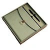 pochette en cuir et livre de planification ensemble de journaux à feuilles mobiles ensemble de cahier cadeau cahier en cuir avec boîte et stylo cadeaux d'entreprise pour les cadres cahiers en cuir à couverture rigide journaux en cuir imprimés personnalisés journaux en cuir rechargeables A5 journal personnalisé relié en cuir
