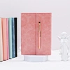 Avec poches pour cartes et porte-stylos