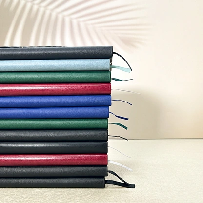 Avec stylo à bille en métal assorti