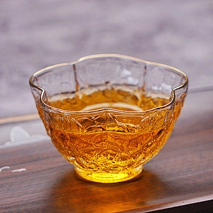 Hot-selling irregularly petal shape glass cup eco-friendly material for tea drinking