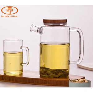 2018 High Quality OEM Glass Tea Pot High-Capacity 750 ml Glass Water Kettle Cup with Wooden Lid