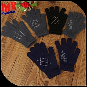Dark color warm rhinestone printed gloves