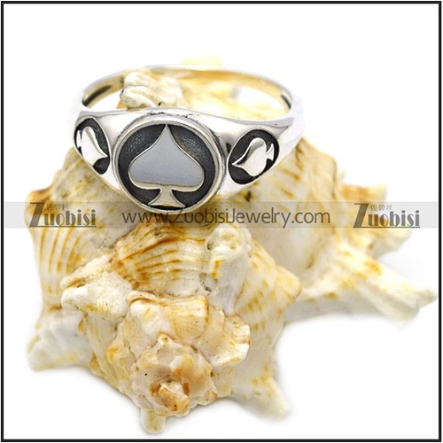 New Arrival Silver Engraved Shiny Triple Spade Round Signet Ring for Ladies