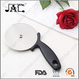 Plastic Black Handle Precision Pizza Cutter with Finger Guard