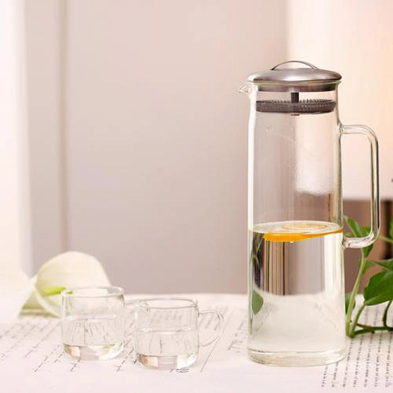 Transparent water bottle with stainless steel tea-strainer