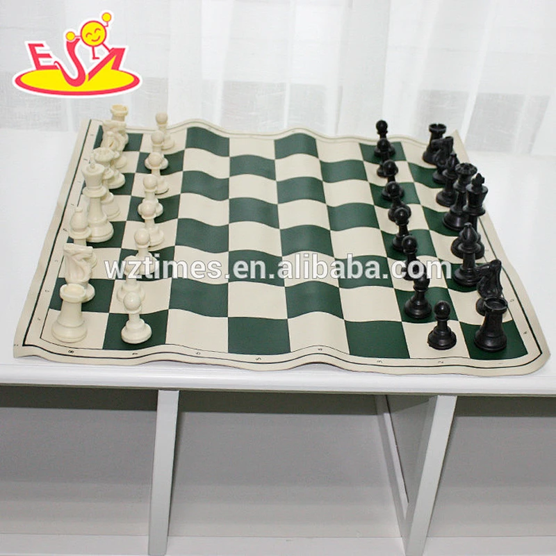 2017 Wholesale best sale children wooden travel chess set W11A057