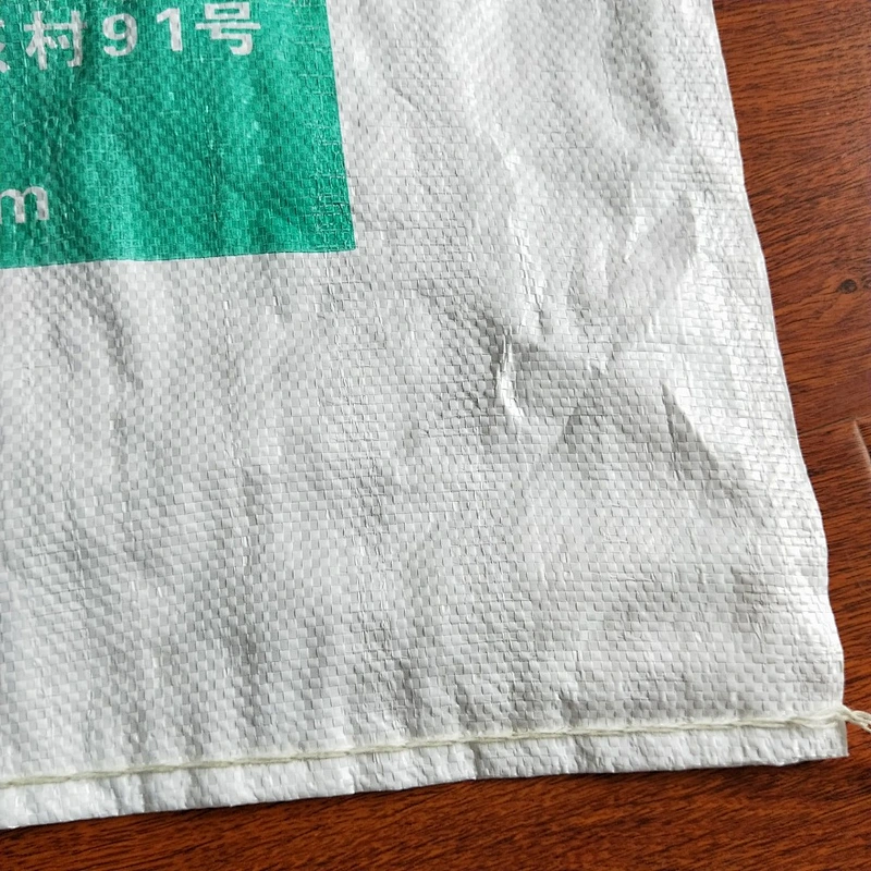 Agriculture ues 40kg of white woven bags for use in fertilizer packaging