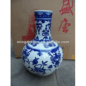Chinese antique blue and white porcelain vase
