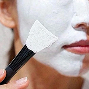 Wholesale black wood handle flat silicone face/facial mask applicator brush for makeup