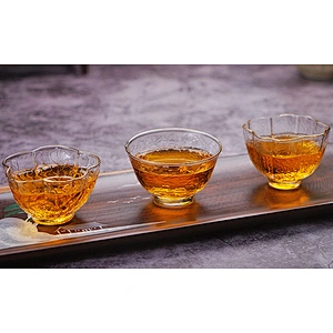 Hot-selling irregularly petal shape glass cup eco-friendly material for tea drinking
