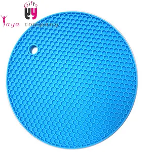 beautiful easy carry silicone cup mat