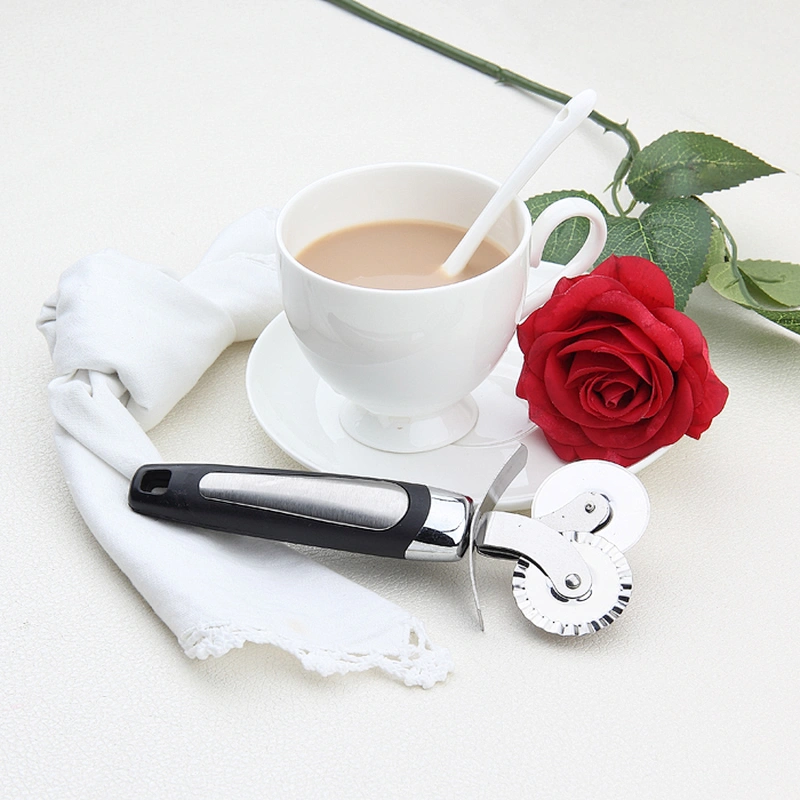 Wholesale Stainless Steel Pizza Cutter Wooden Handle