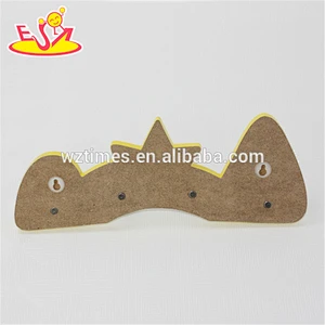 wholesale hot selling wooden kids clothes hook W09B042