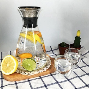 New design water bottle fruit tea pot with food-grade silica gel plug and tea-strainer