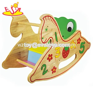 Caballo mecedora de madera del niño popular de moda al por mayor de los niños caballo de oscilación de madera W16D026