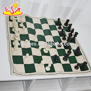 2017 Wholesale best sale children wooden travel chess set W11A057