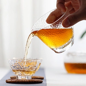 Hot Selling Hand Blown Glass Milk water ripple design 200ml for teaware